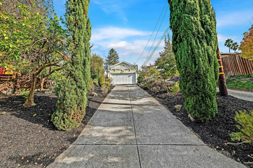 7554 Sunkist Drive Oakland CA 94605