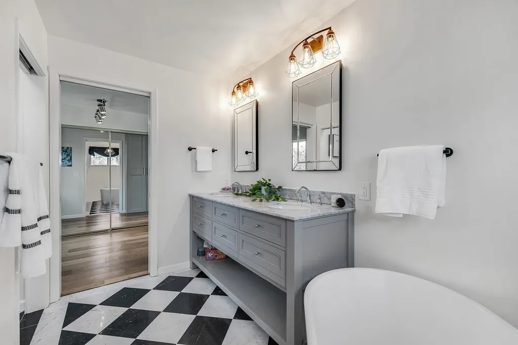 7554 Sunkist Drive Oakland CA 94605