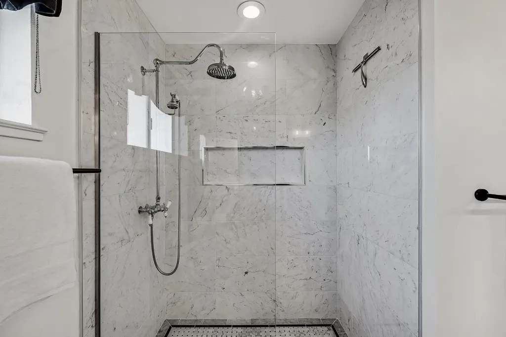 7554 Sunkist Drive Oakland CA 94605