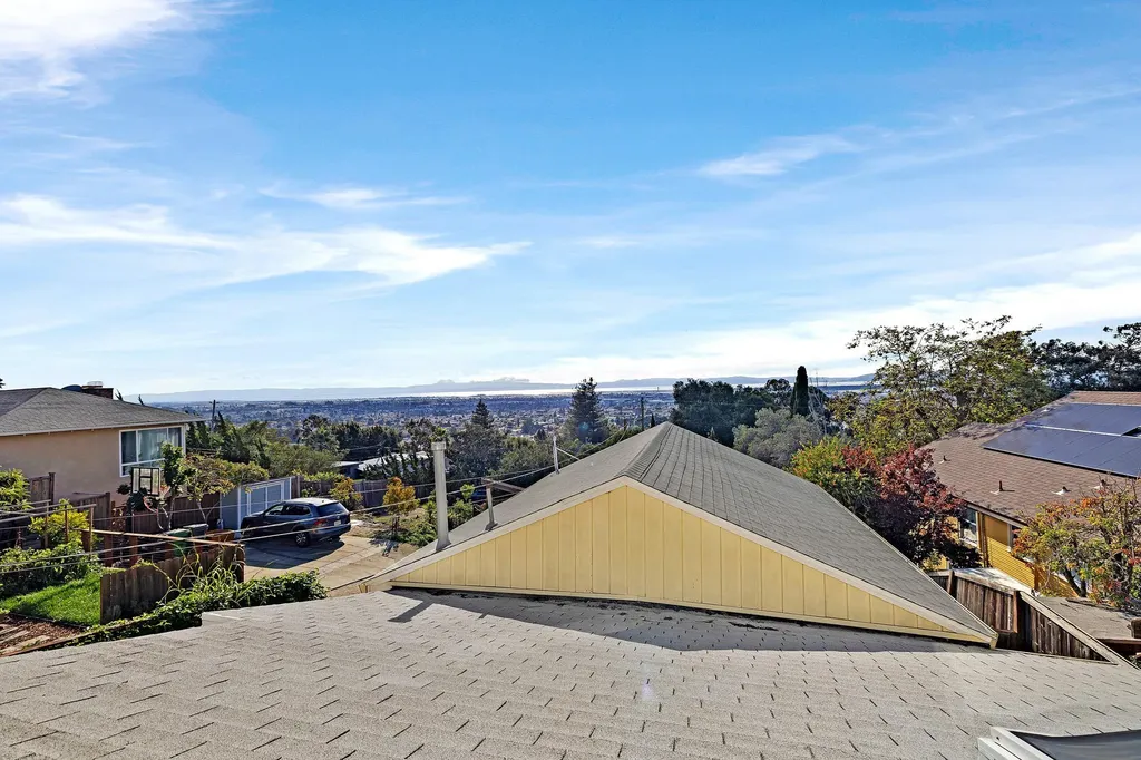 7554 Sunkist Drive Oakland CA 94605