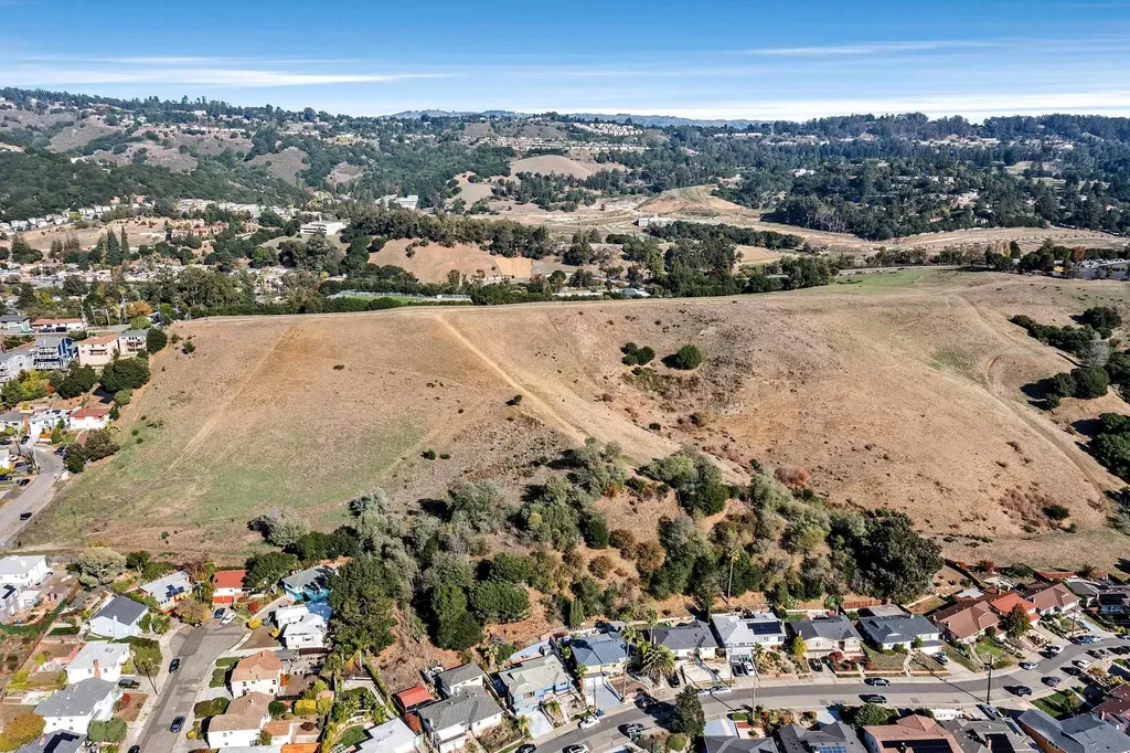 7554 Sunkist Drive Oakland CA 94605