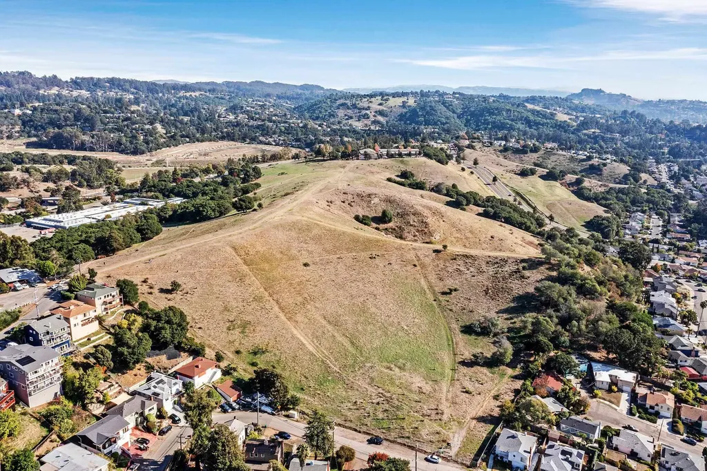 7554 Sunkist Drive Oakland CA 94605