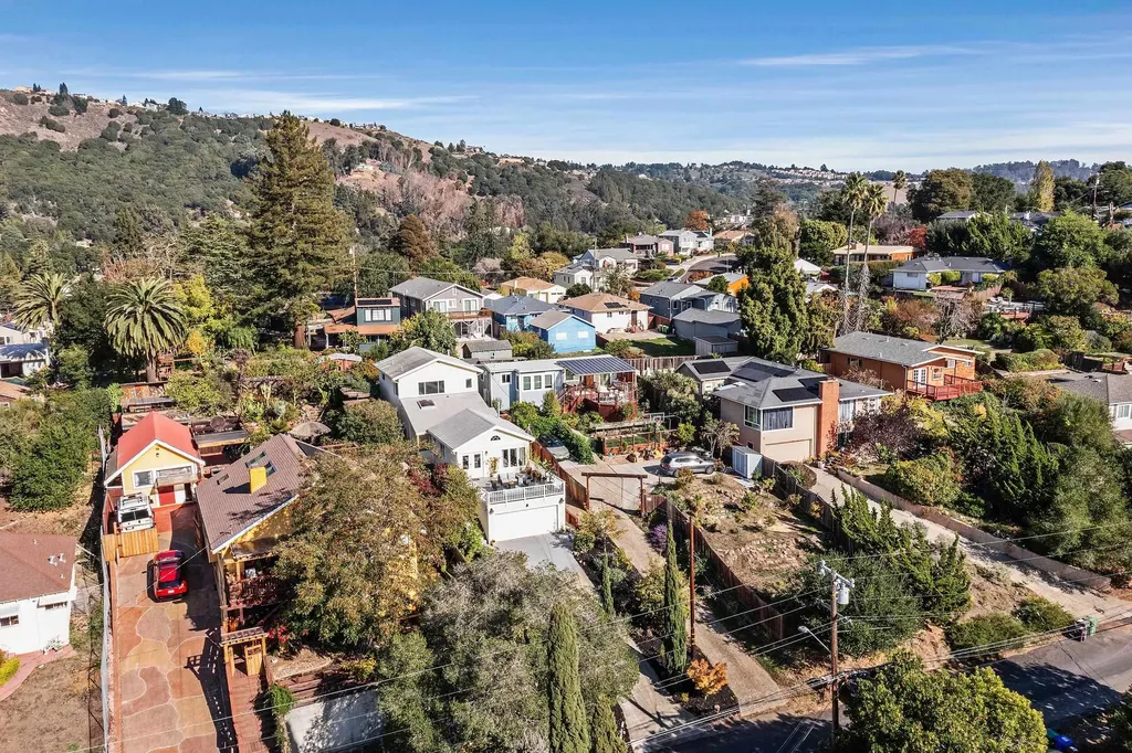 7554 Sunkist Drive Oakland CA 94605