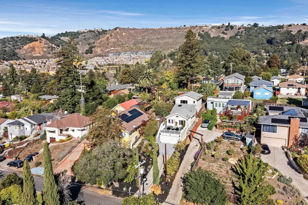 7554 Sunkist Drive Oakland CA 94605