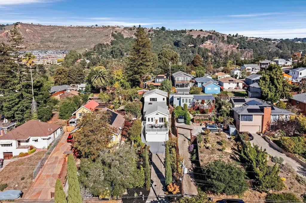 7554 Sunkist Drive Oakland CA 94605