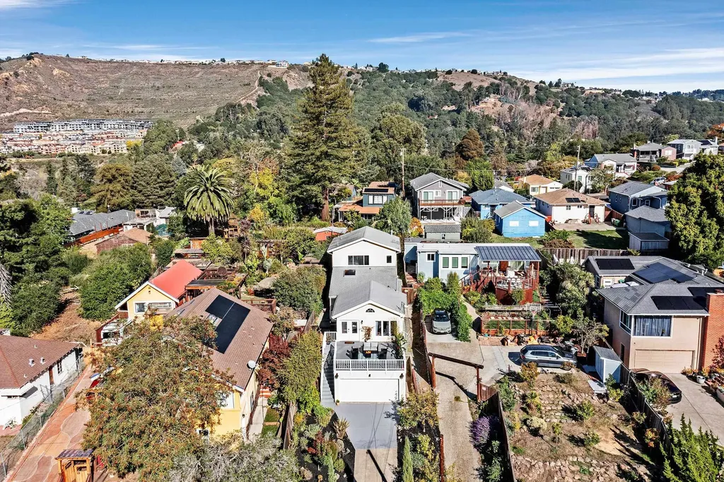 7554 Sunkist Drive Oakland CA 94605