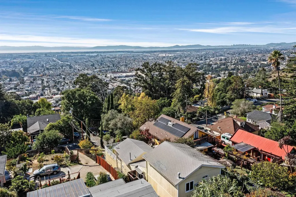 7554 Sunkist Drive Oakland CA 94605