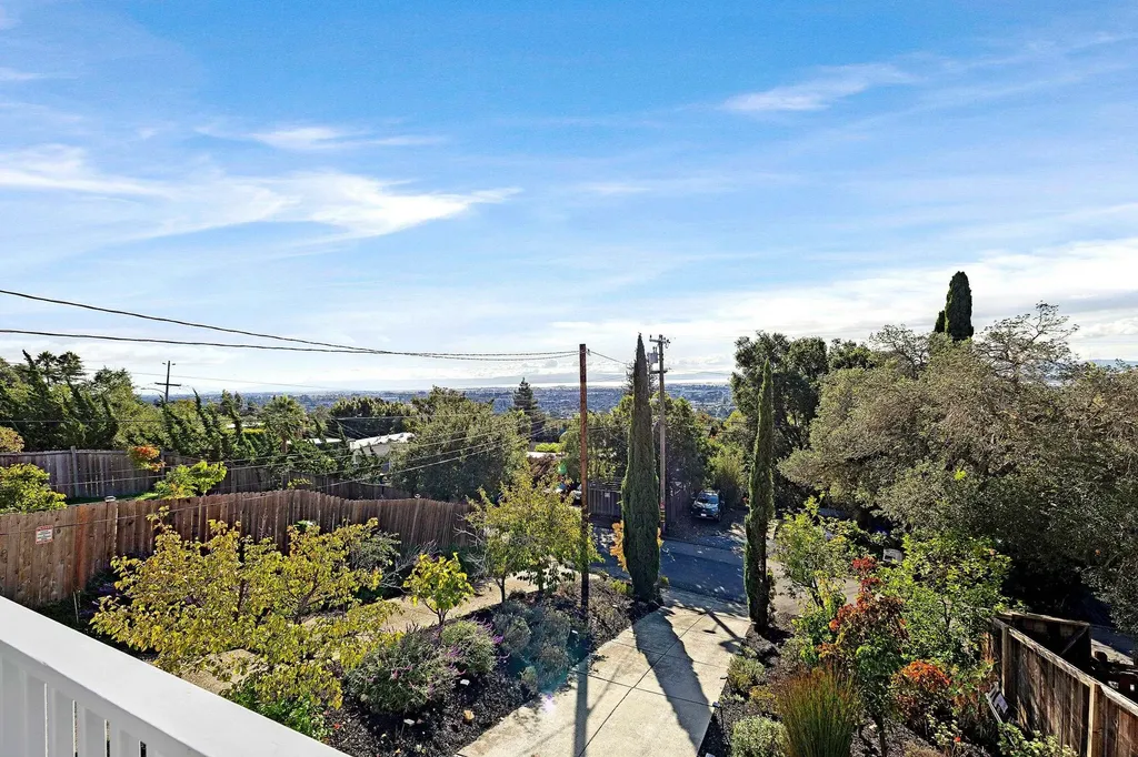 7554 Sunkist Drive Oakland CA 94605