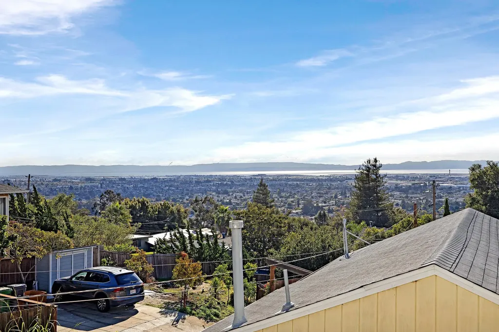 7554 Sunkist Drive Oakland CA 94605