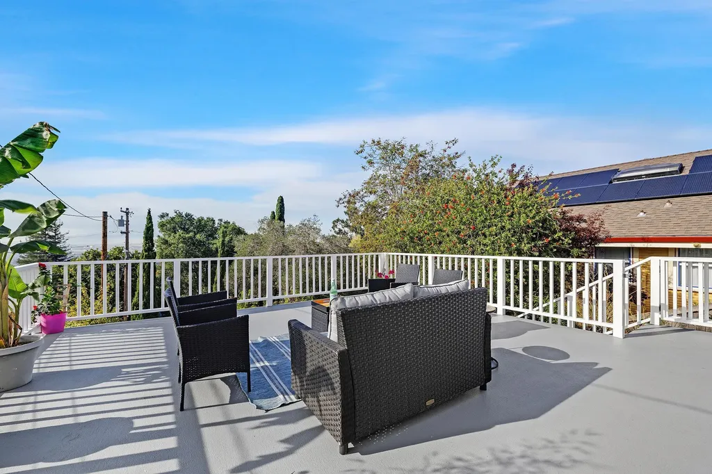 7554 Sunkist Drive Oakland CA 94605