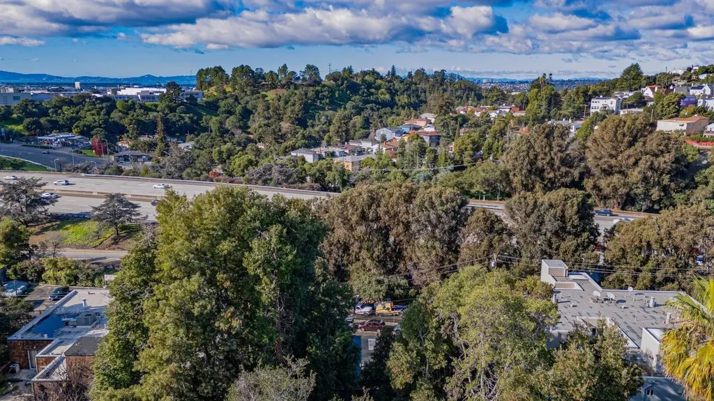 9716 Mountain Boulevard Oakland CA 94605