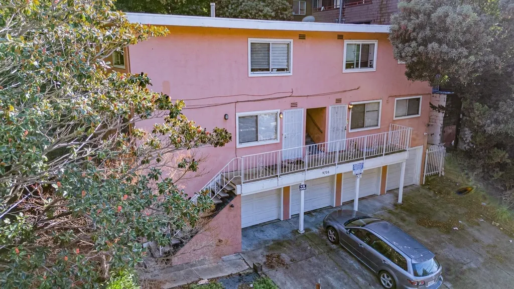 9716 Mountain Boulevard Oakland CA 94605