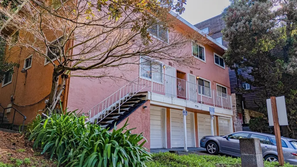 9716 Mountain Boulevard Oakland CA 94605
