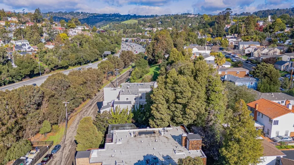 9716 Mountain Boulevard Oakland CA 94605