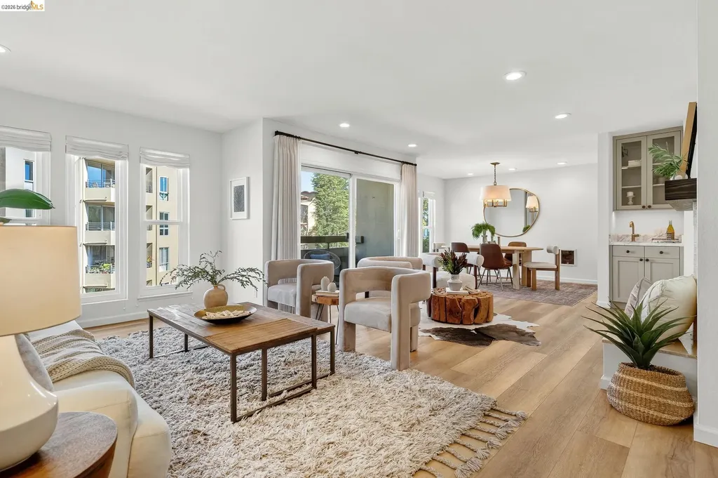 Oakland CA, 5335 Broadway Terrace, Unit 301
