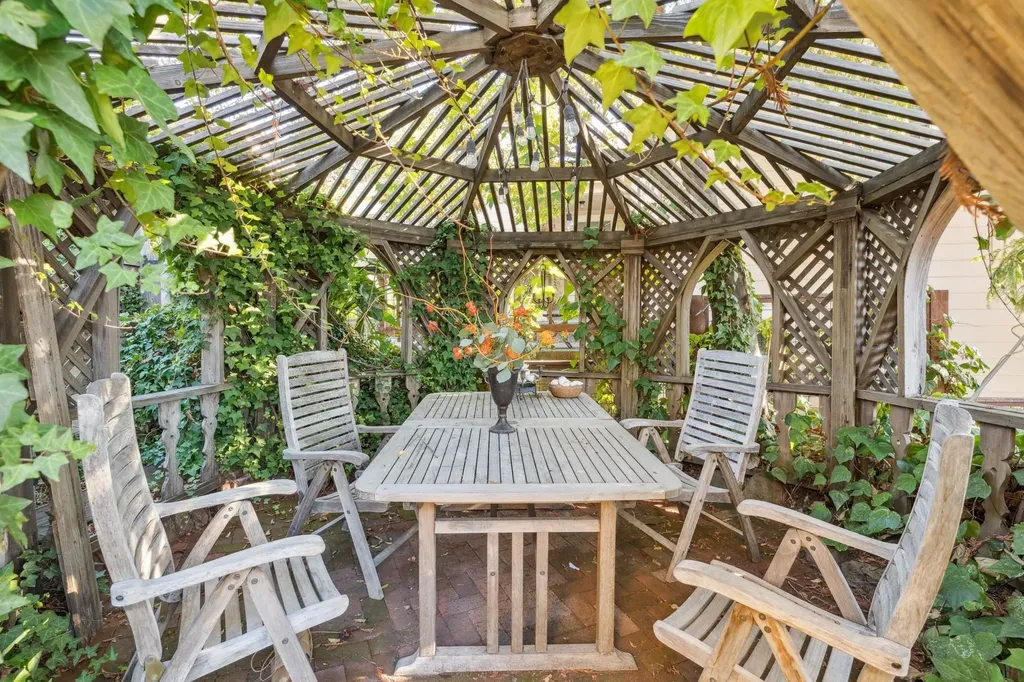 28 Marina Court Drive San Rafael CA 94901