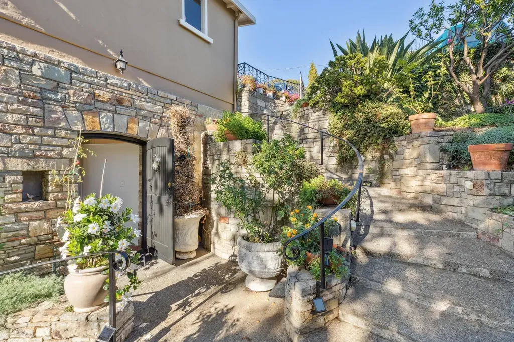 28 Marina Court Drive San Rafael CA 94901