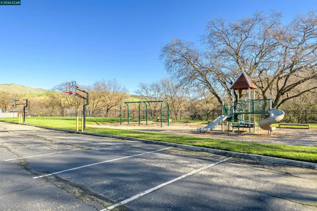 305 Mountaire Parkway Clayton CA 94517