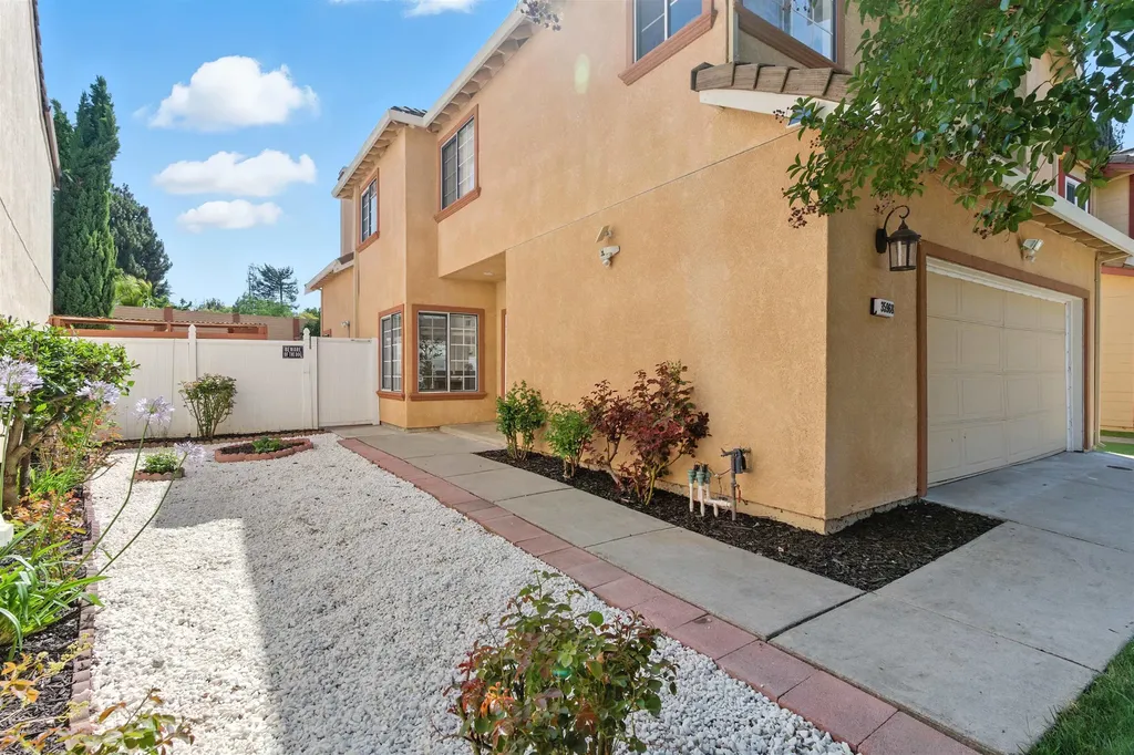 35968 Killorglin Common Fremont CA 94536