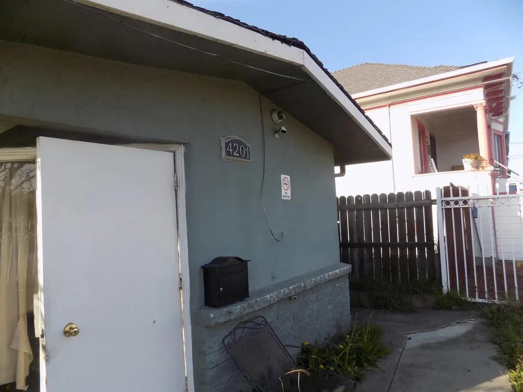4201 West Street Oakland CA 94608