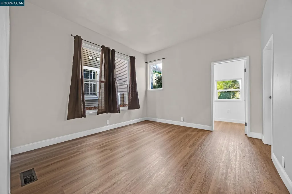 1923 West Street Oakland CA 94612