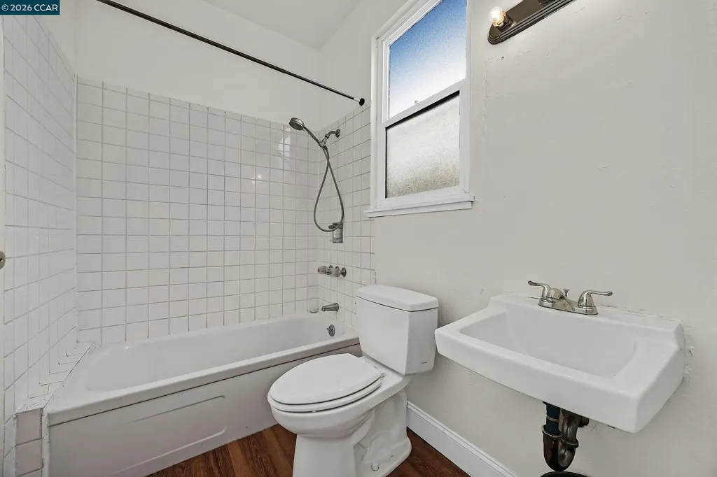 1923 West Street Oakland CA 94612