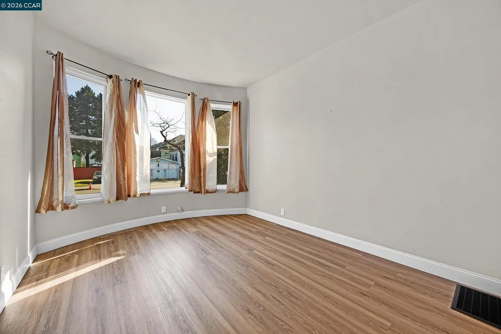 1923 West Street Oakland CA 94612