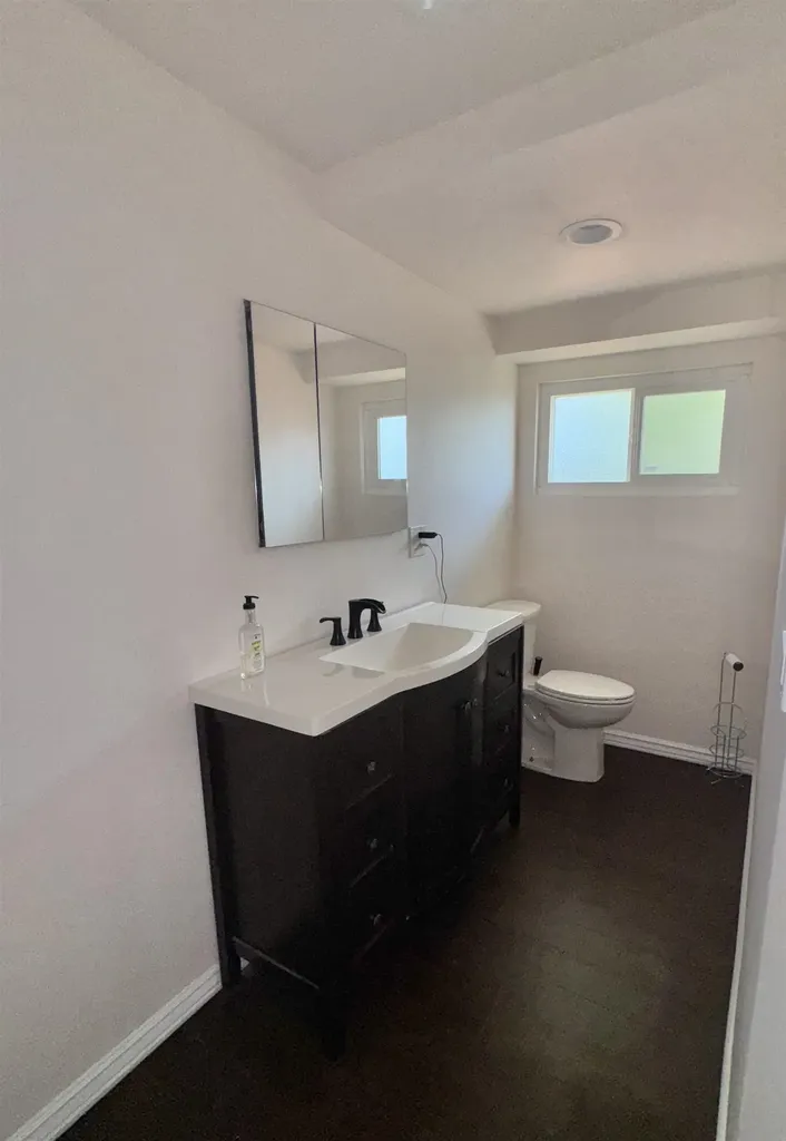 8491 Ney Avenue Oakland CA 94605