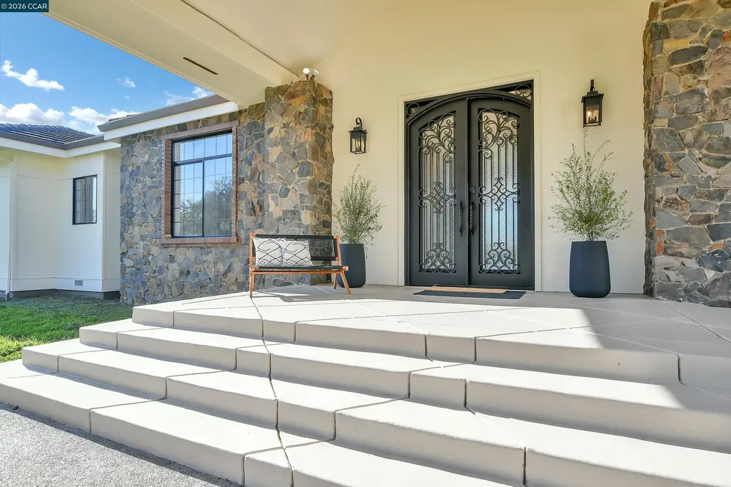 420 Leon Court Clayton CA 94517