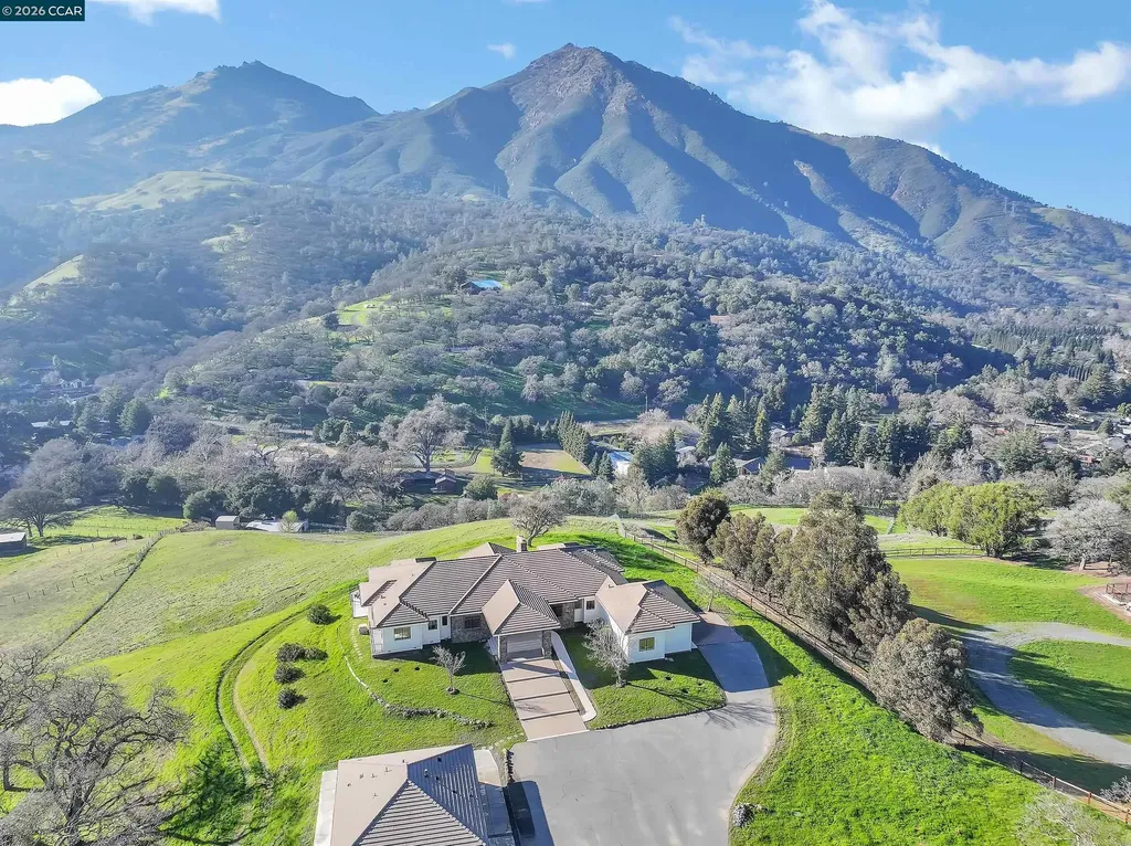420 Leon Court Clayton CA 94517