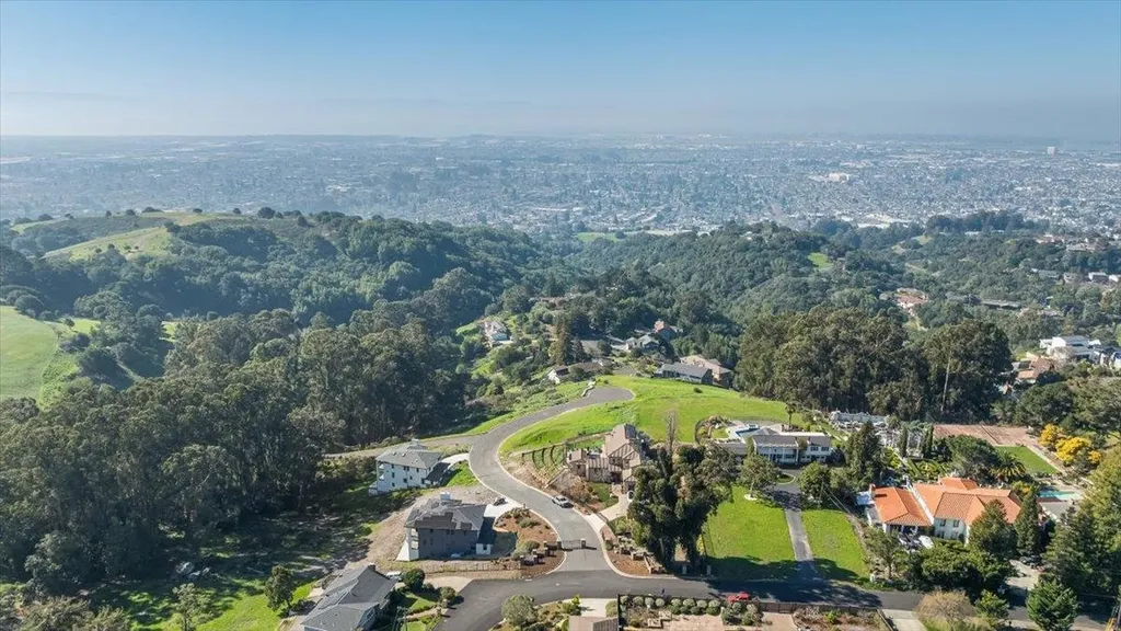 Oakland CA, 6 Turner Court