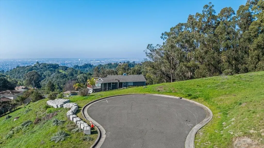 6 Turner Court Oakland CA 94605