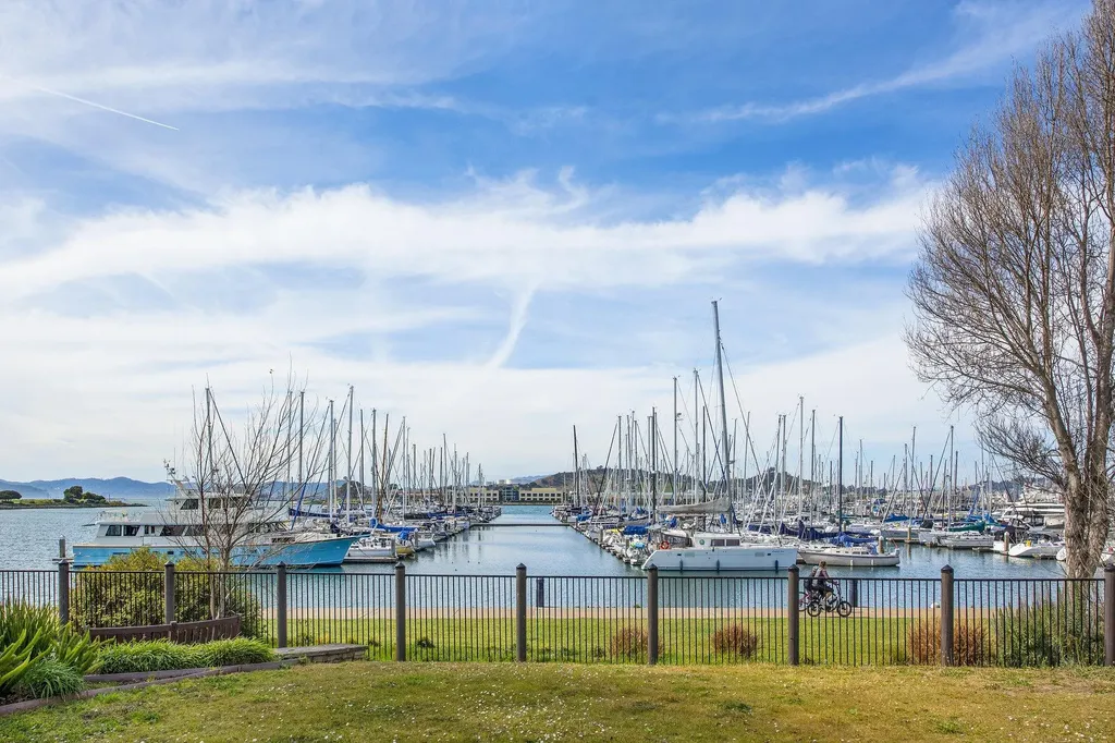 79 Lakeshore Court Richmond CA 94804