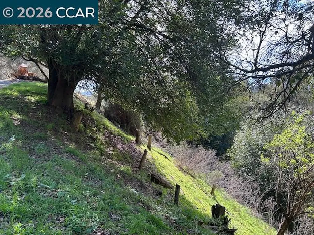 6201 Skyline Boulevard Oakland CA 94611