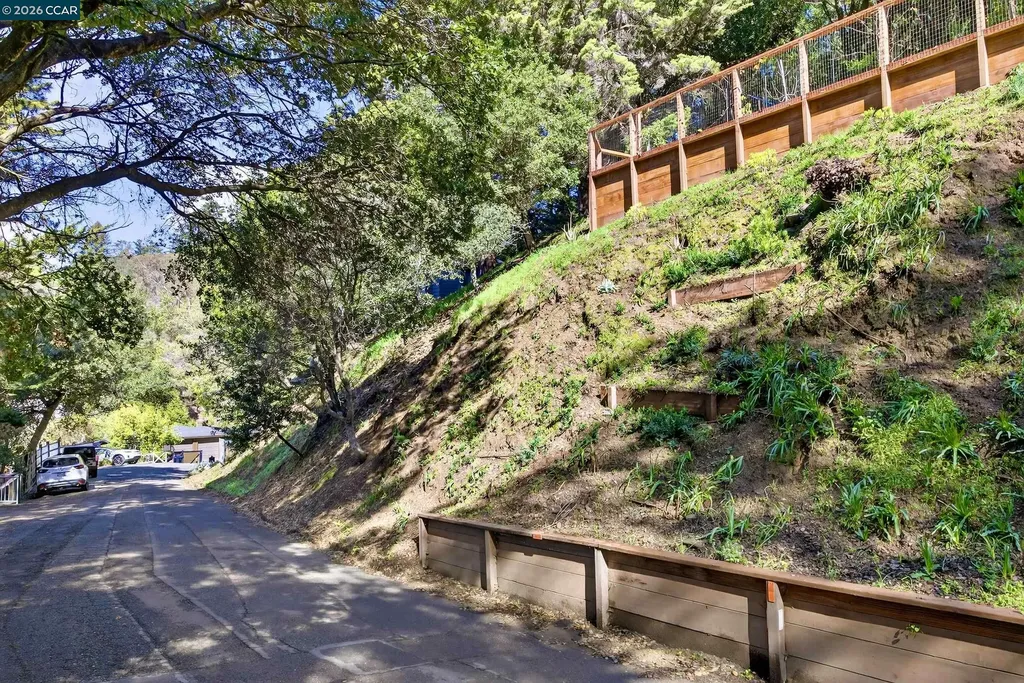6030 Girvin Drive Oakland CA 94611