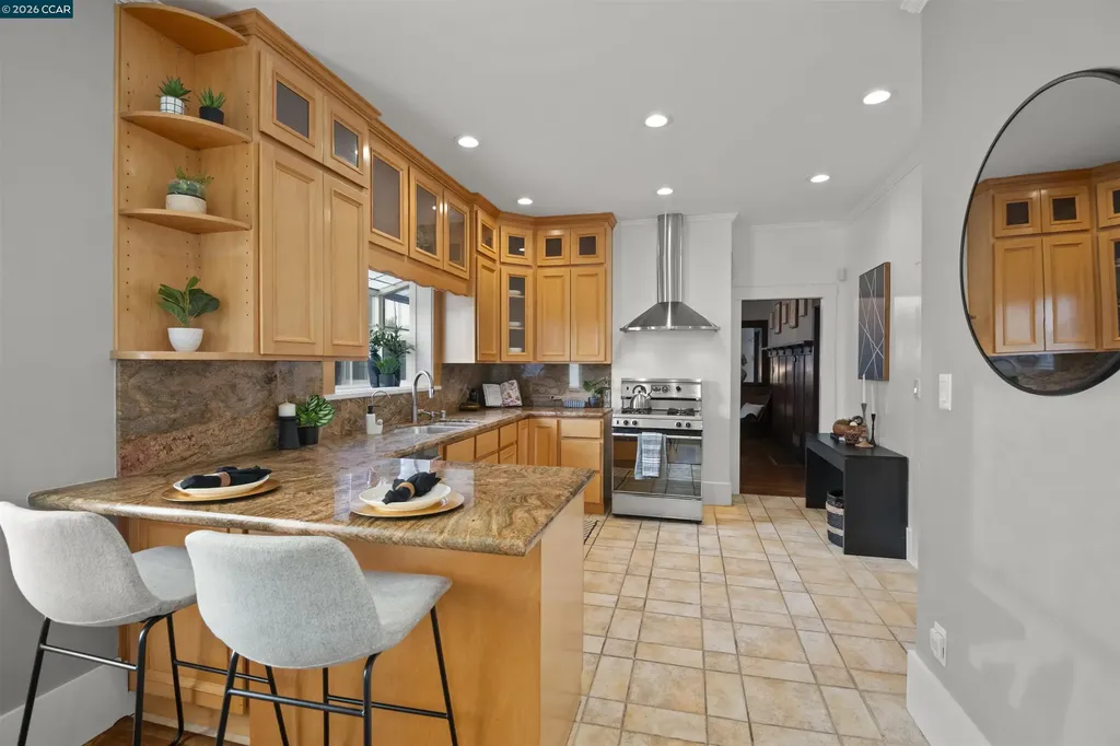 5428 Ruth Avenue Oakland CA 94601