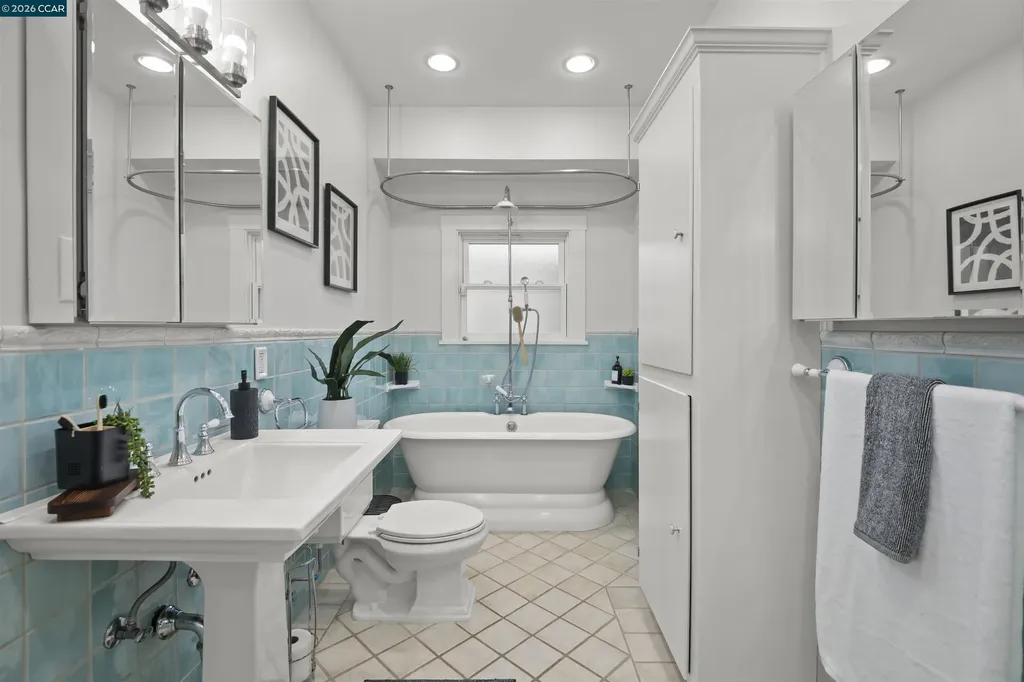 5428 Ruth Avenue Oakland CA 94601