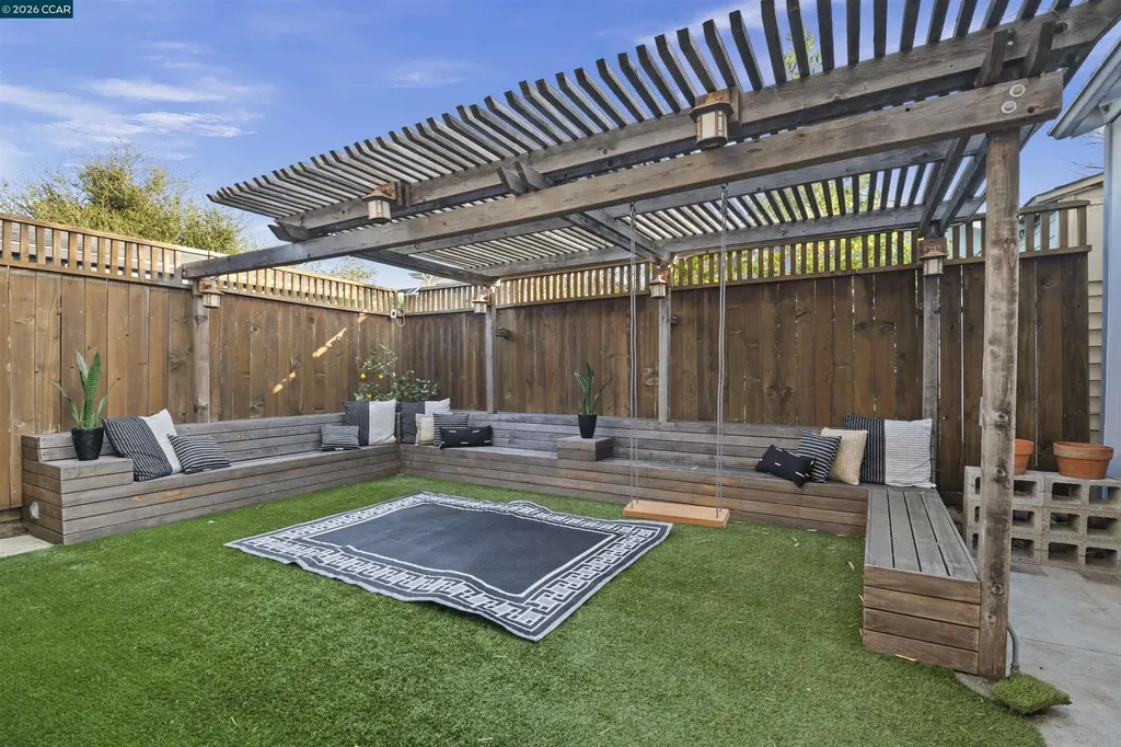 5428 Ruth Avenue Oakland CA 94601