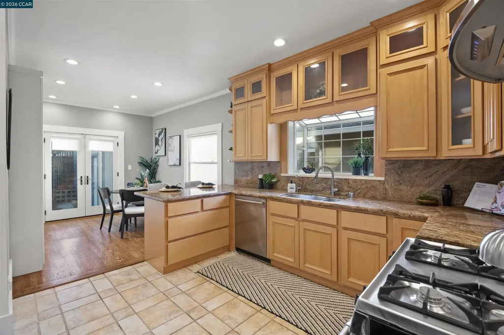 5428 Ruth Avenue Oakland CA 94601