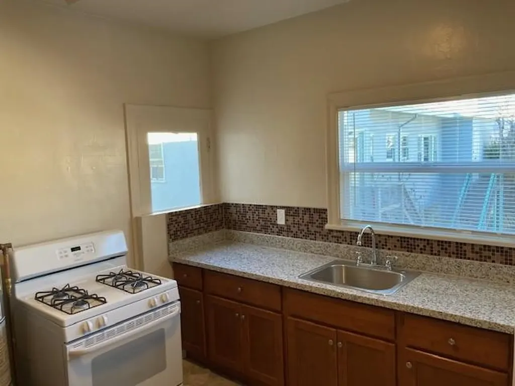 3920 Clarke Street Oakland CA 94609