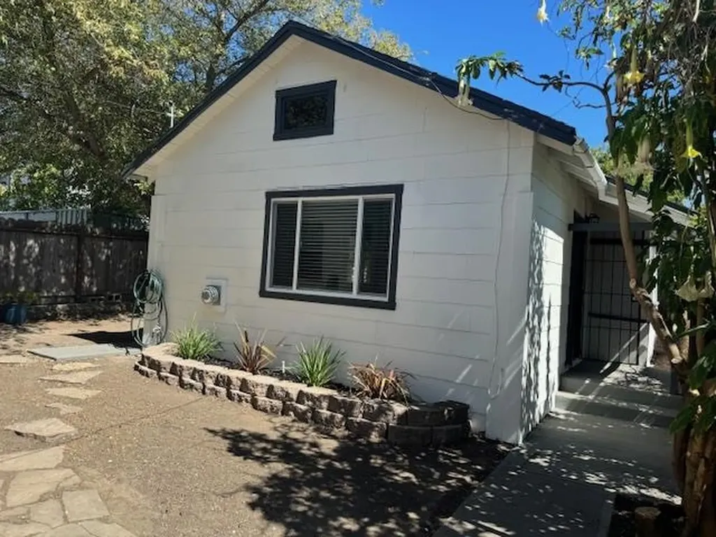 3920 Clarke Street Oakland CA 94609