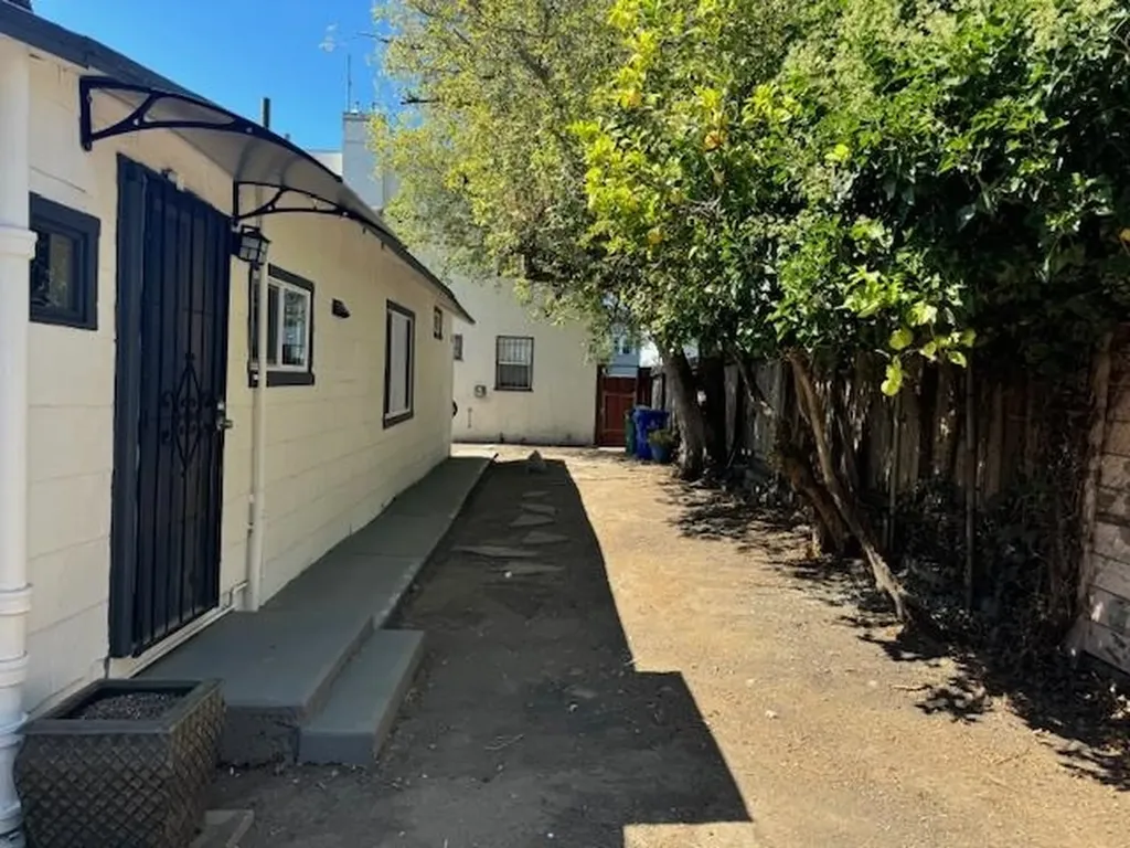 3920 Clarke Street Oakland CA 94609