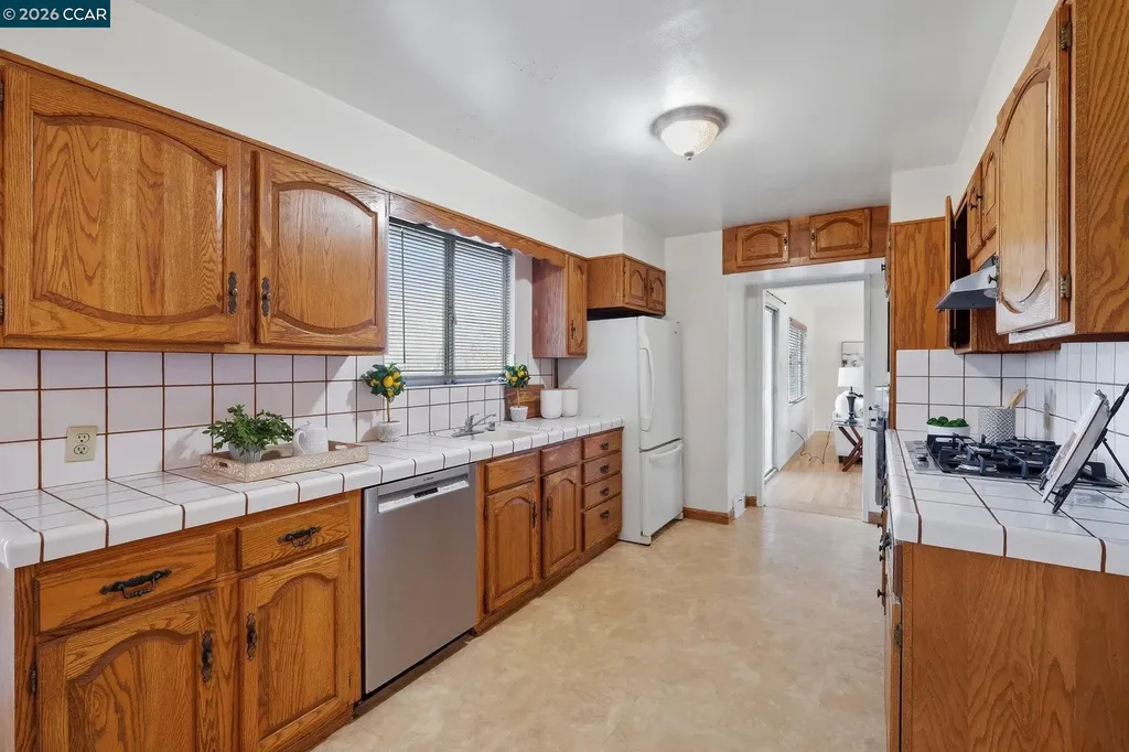 1021 Ulfinian Way Martinez CA 94553