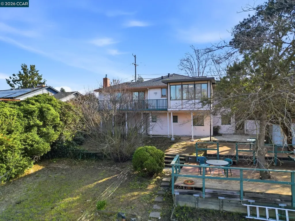 1021 Ulfinian Way Martinez CA 94553