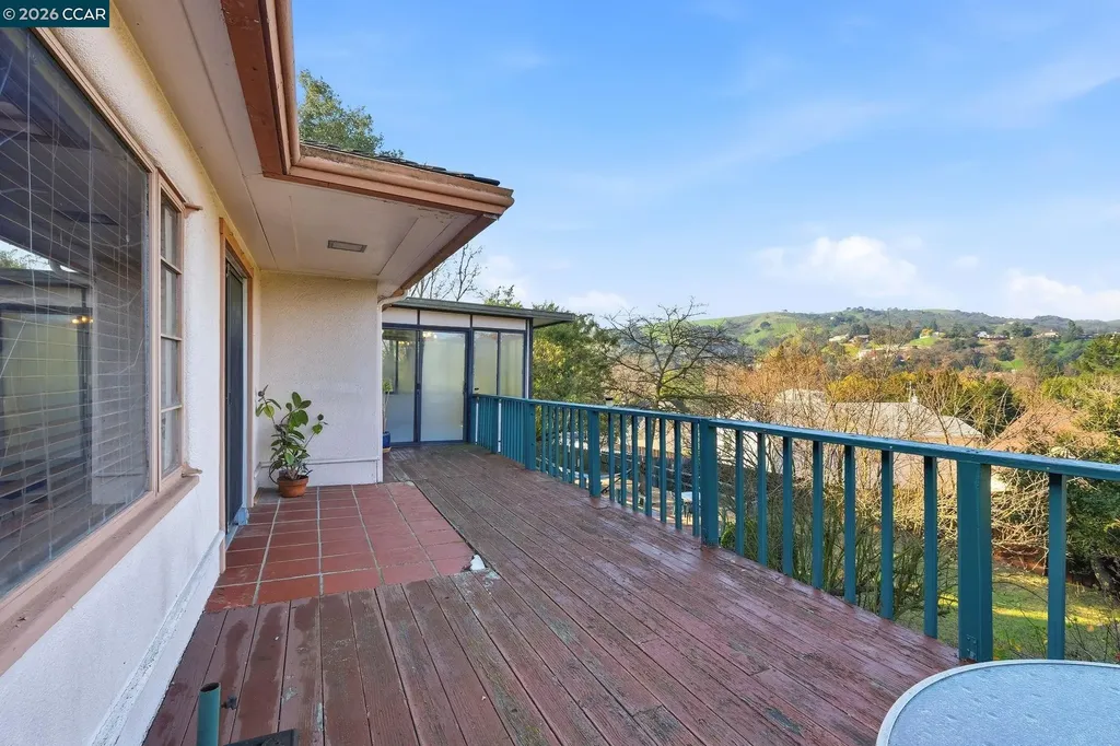 1021 Ulfinian Way Martinez CA 94553