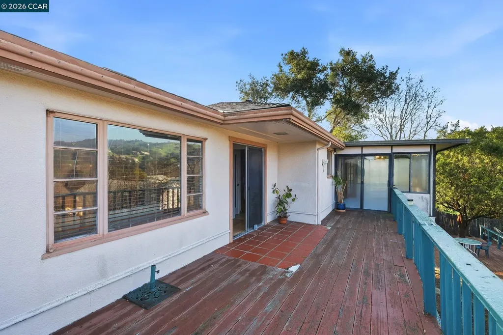 1021 Ulfinian Way Martinez CA 94553