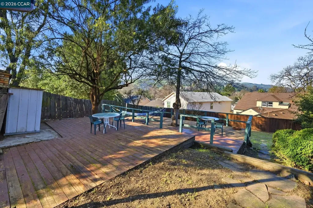 1021 Ulfinian Way Martinez CA 94553