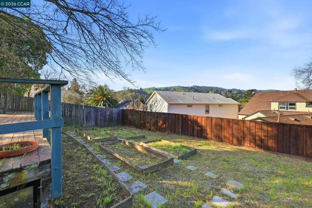 1021 Ulfinian Way Martinez CA 94553