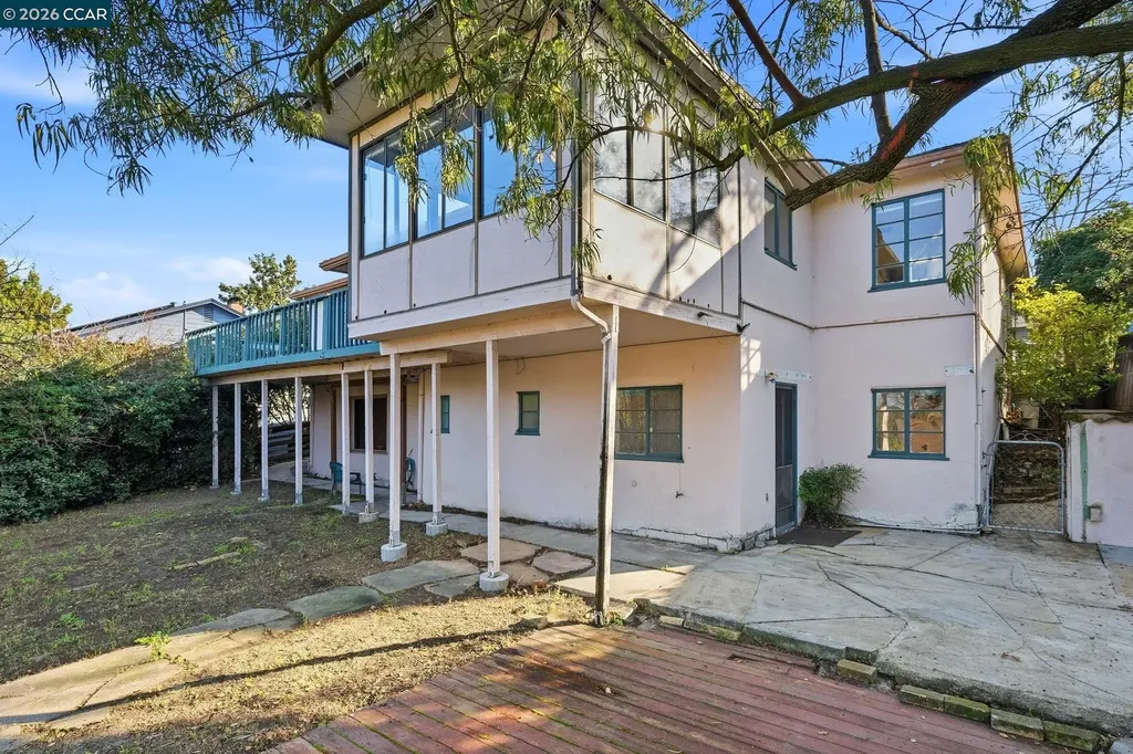 1021 Ulfinian Way Martinez CA 94553