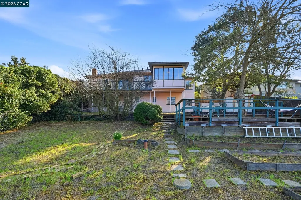 1021 Ulfinian Way Martinez CA 94553